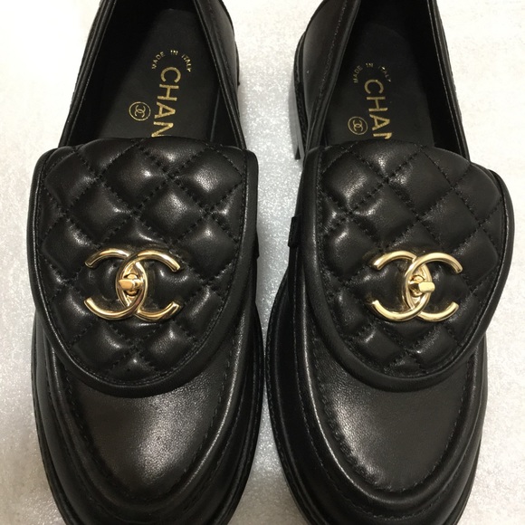 Chanel Quilted Flap TurnLock CC Gold Logo Loafer. Size 37C . Serial No DG36646 - Picture 2 of 16